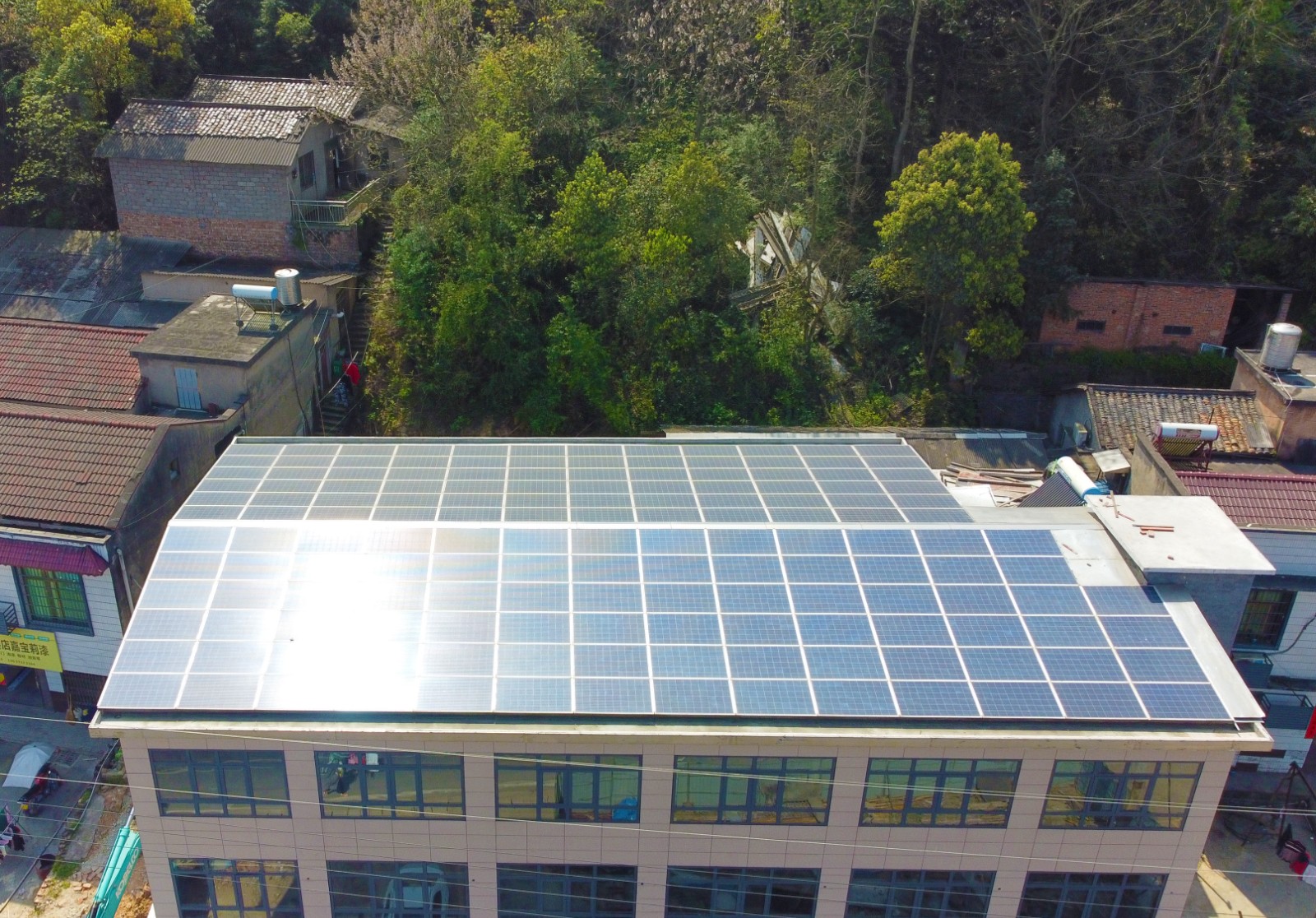 国家能源局：1-11月全社会用电量同比增添3.5%